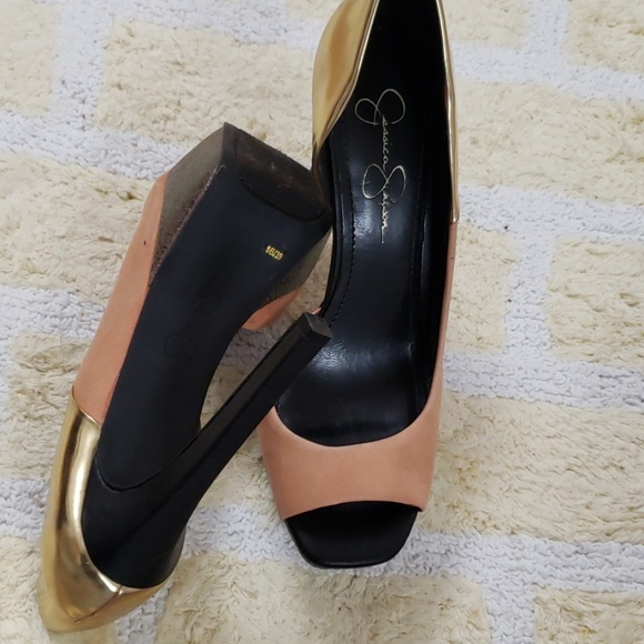 Shoes - Picture 4 of 4